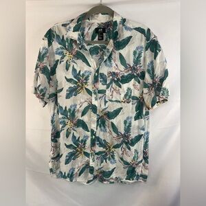 H&M classic fit button down for men. Tropical pattern and 100% cotton.